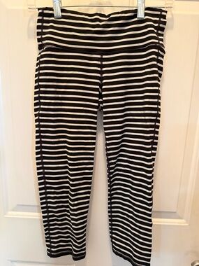 Athleta Black & White Striped High-Waist Cropped Leggings size small